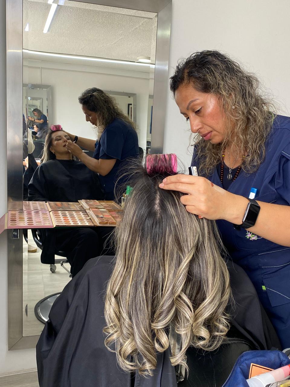 Balayage con rizos definidos