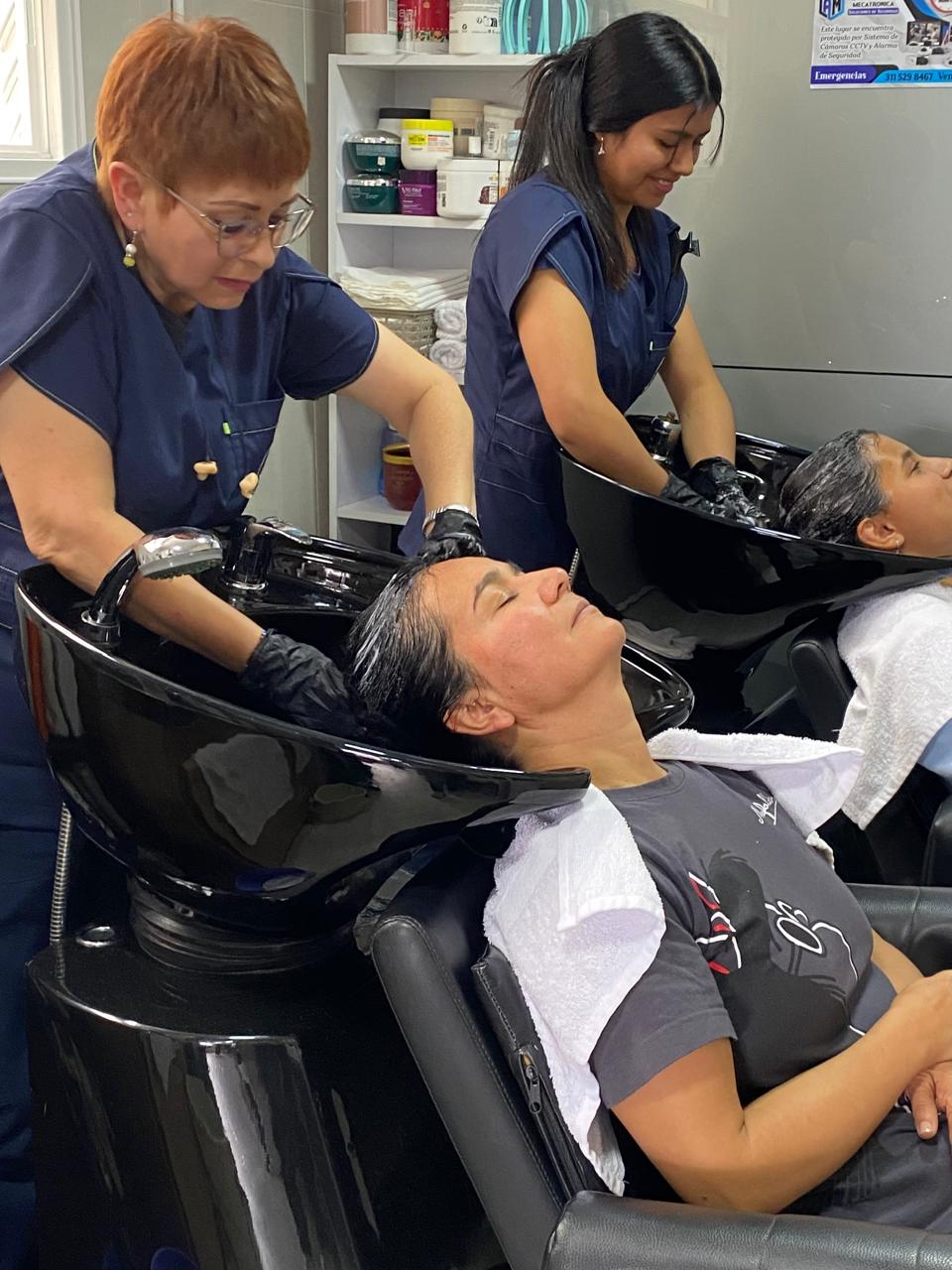 Lavado de cabello en lavacabezas